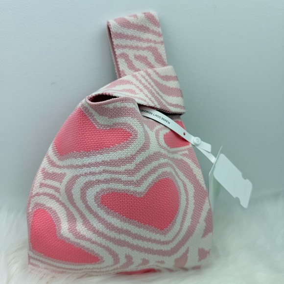 NWT Pink Heart Compact Stylish Essentials Handheld Bag - Picture 7 of 8